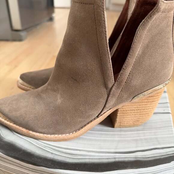 Jeffrey Campbell Cromwell Bootie – Taupe Distressed Suede – Size 7.5M - Picture 5 of 7